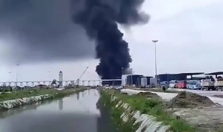 BREAKING: FIRE ENGULFS DANGOTE REFINERY