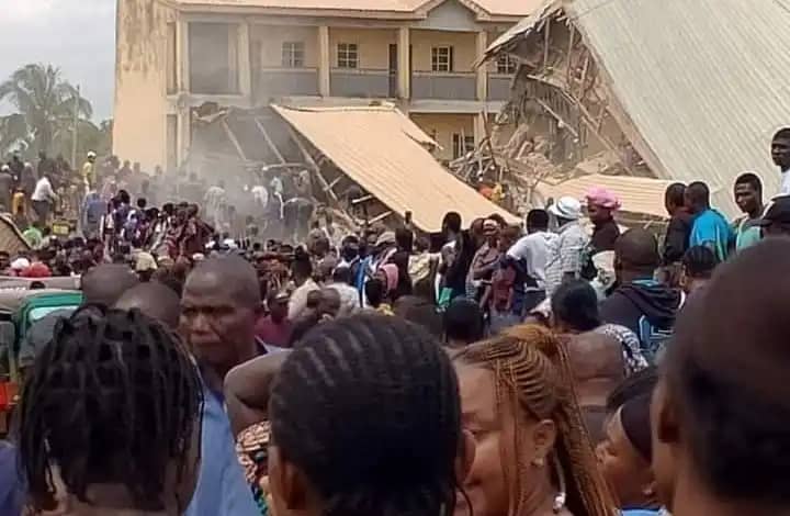 BREAKING: SCHOOL COLLAPSE ON STUDENT WRITING EXAM IN JOS (PHOTO AND VIDEO)[PHOTOS