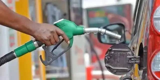 FG VOWS ACTION AS INDEPENDENT MARKETERS DEFY  GOVERNMENT, SELL FUEL N1,000/LITRE